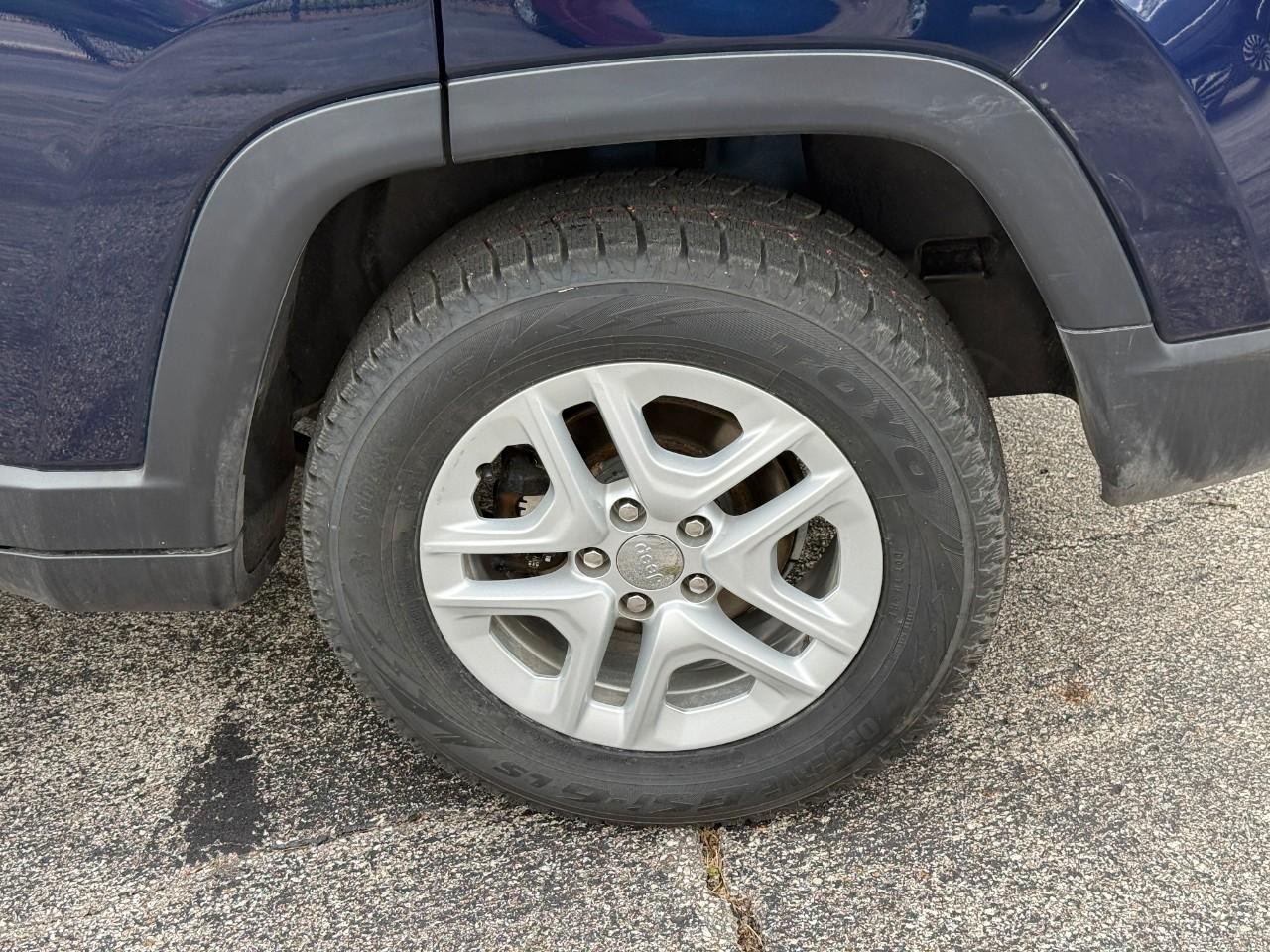 Jeep Compass Vehicle Full-screen Gallery Image 06