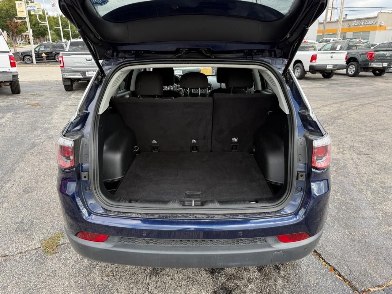 Jeep Compass Vehicle Full-screen Gallery Image 08