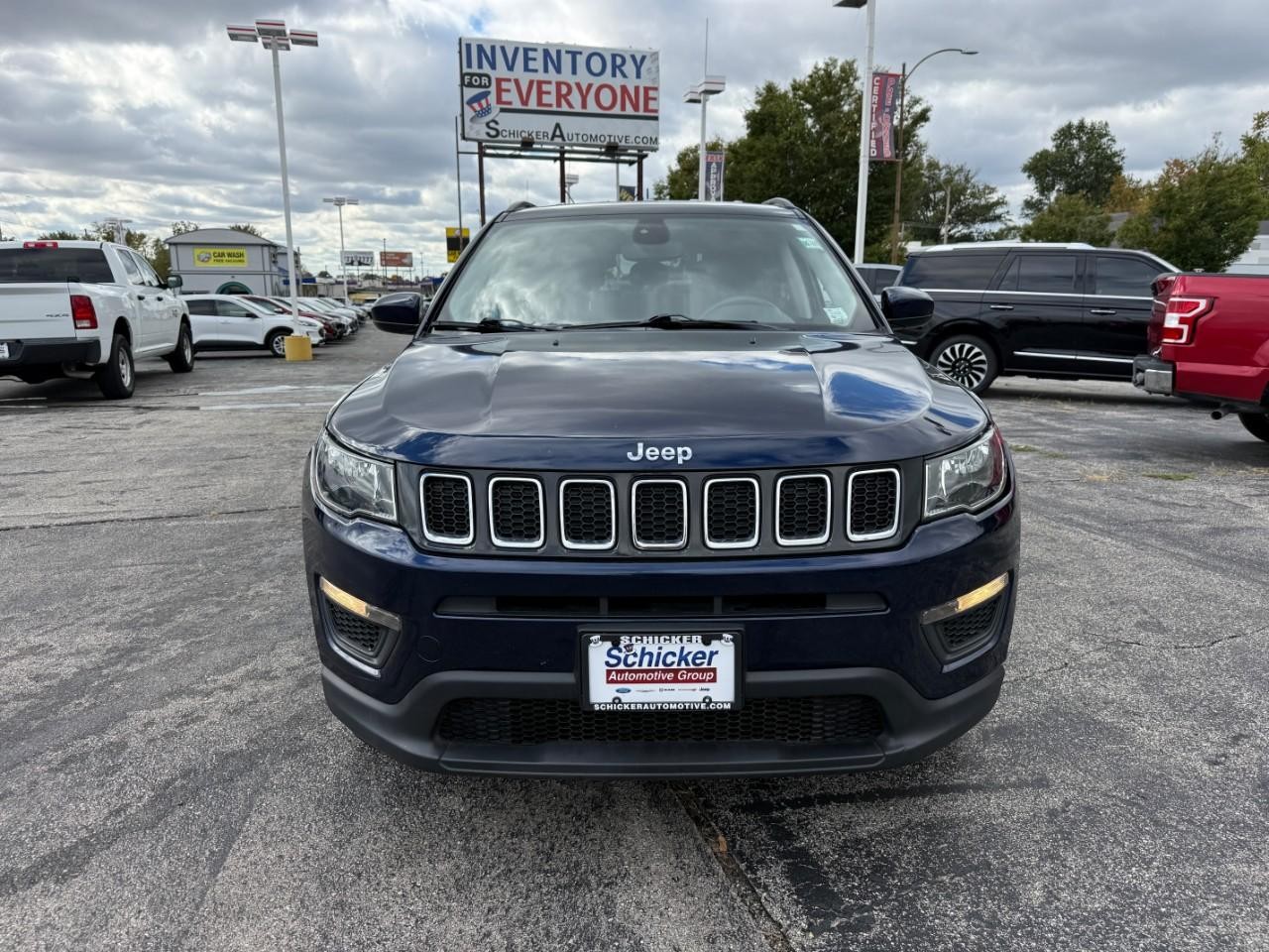 Jeep Compass Vehicle Full-screen Gallery Image 10