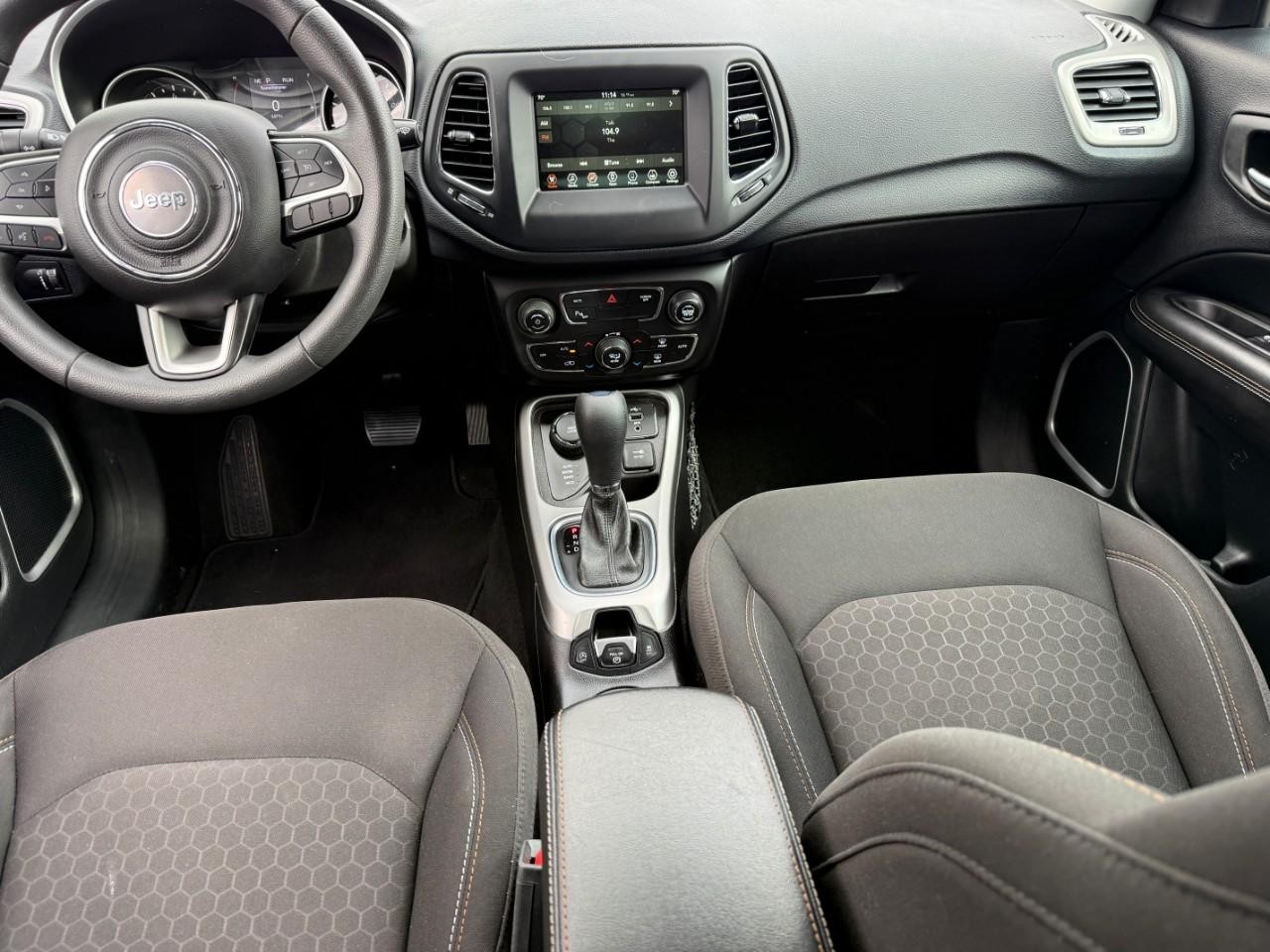 Jeep Compass Vehicle Full-screen Gallery Image 12