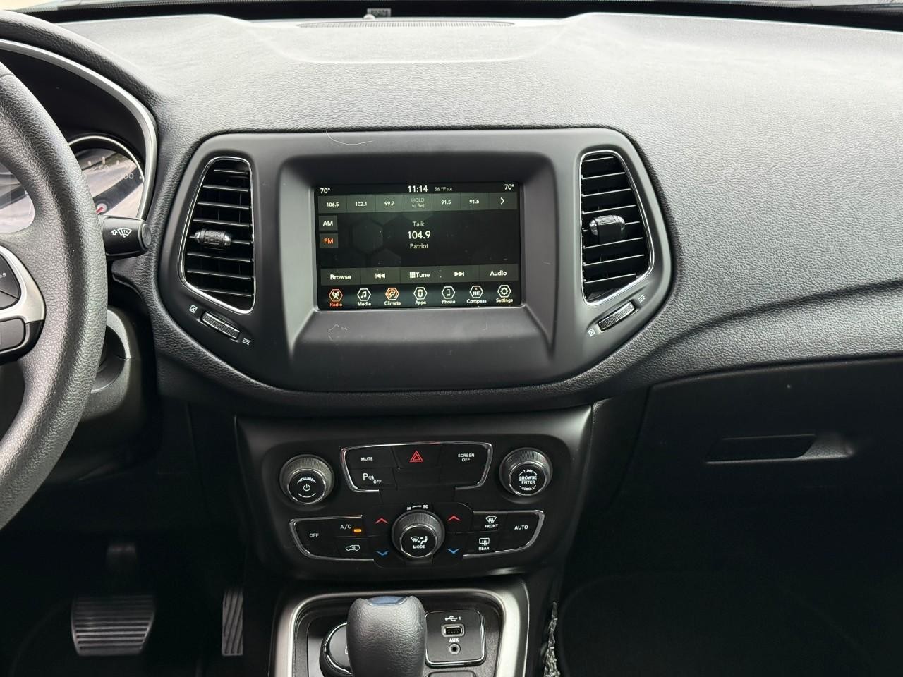 Jeep Compass Vehicle Full-screen Gallery Image 14