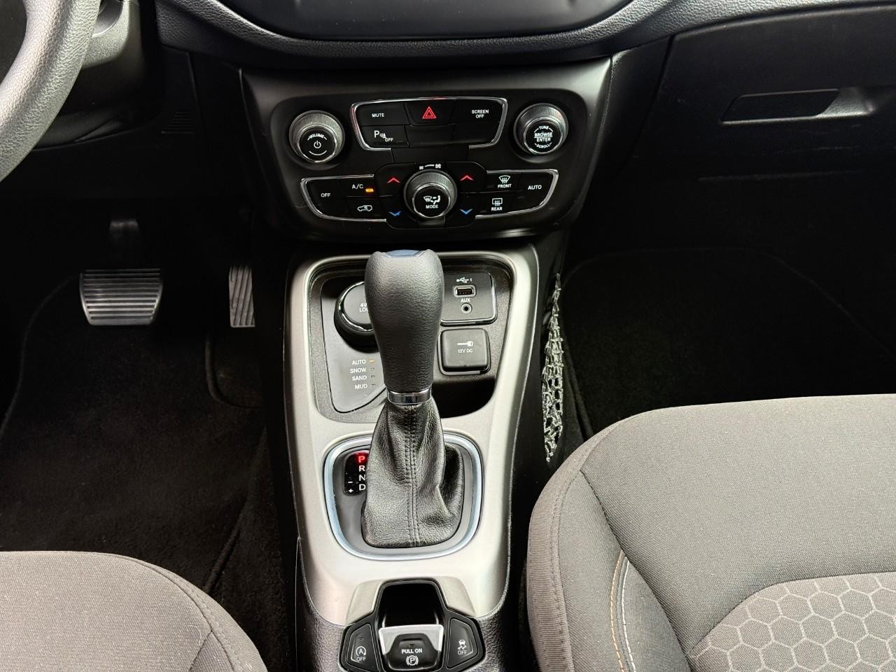 Jeep Compass Vehicle Full-screen Gallery Image 15
