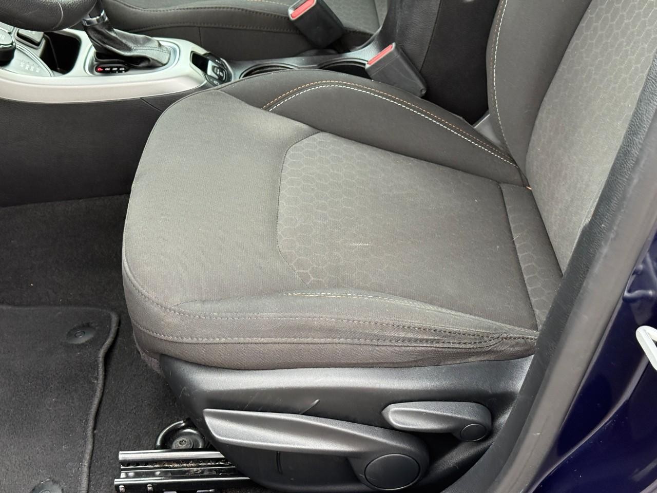 Jeep Compass Vehicle Full-screen Gallery Image 17