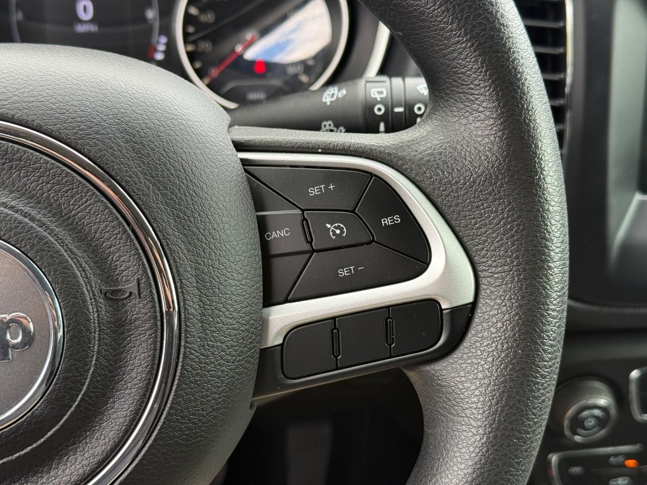 Jeep Compass Vehicle Full-screen Gallery Image 20