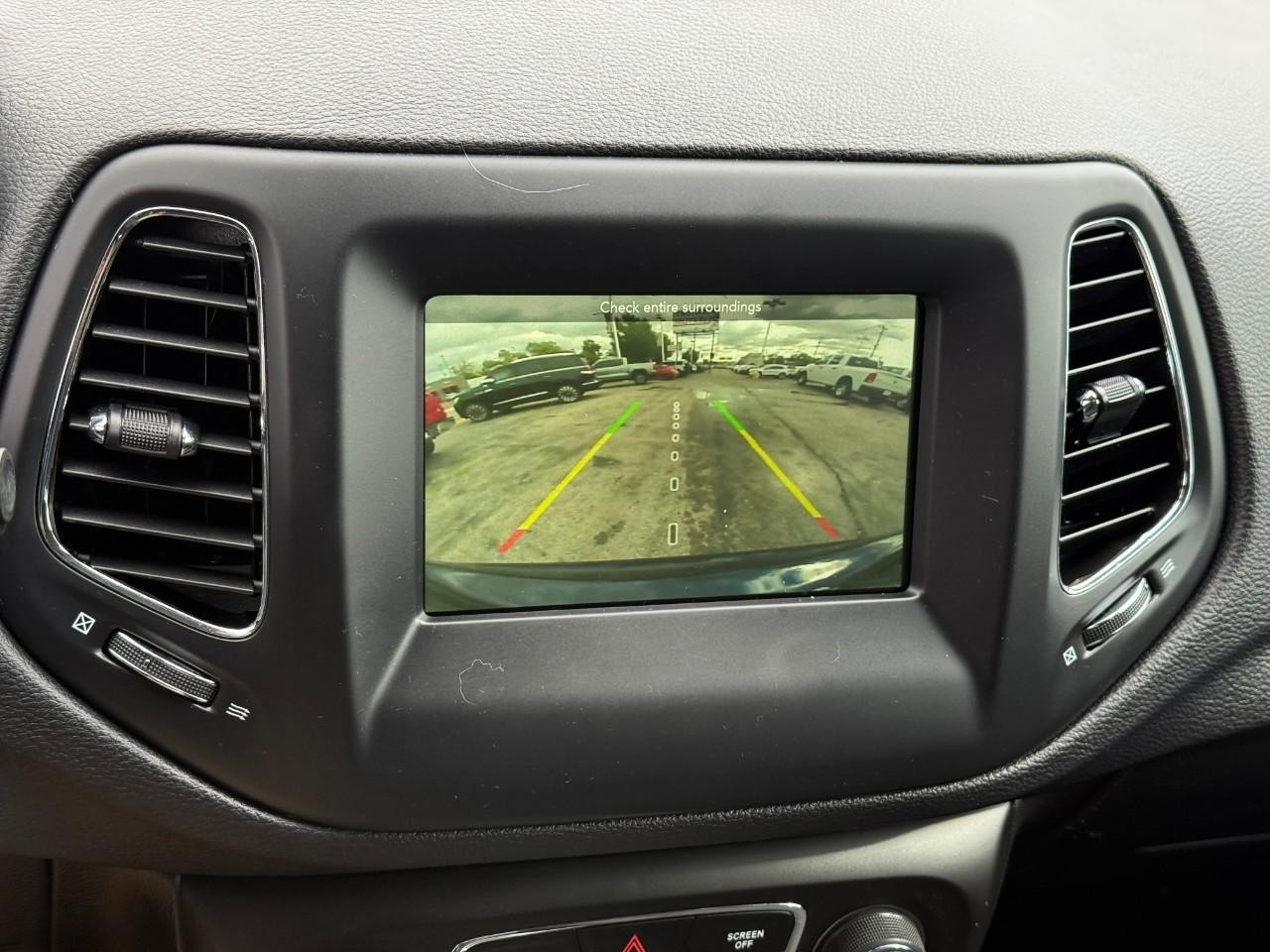 Jeep Compass Vehicle Full-screen Gallery Image 22