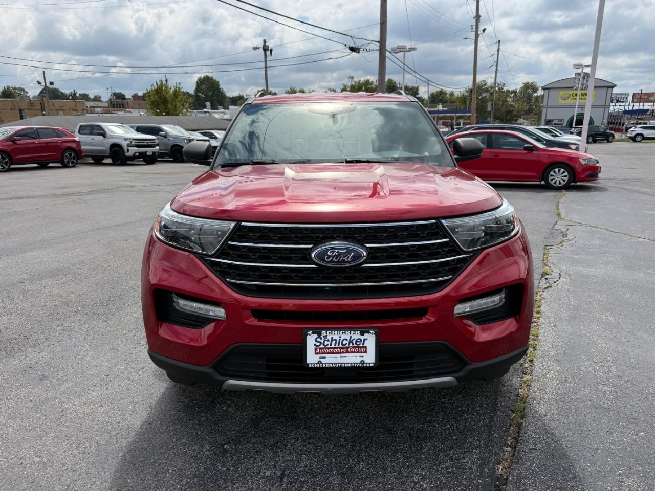 Ford Explorer Vehicle Full-screen Gallery Image 09