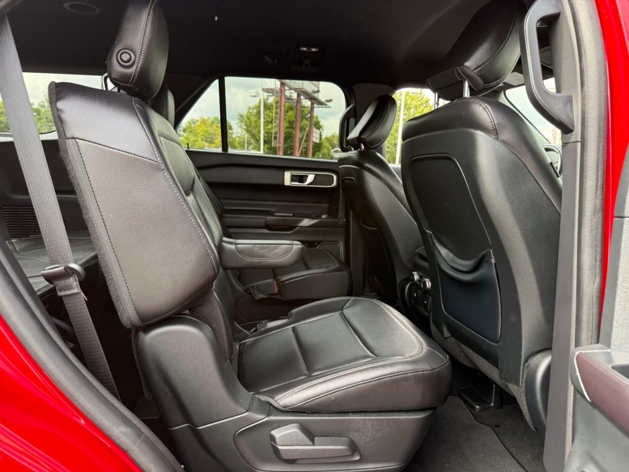 Ford Explorer Vehicle Full-screen Gallery Image 10