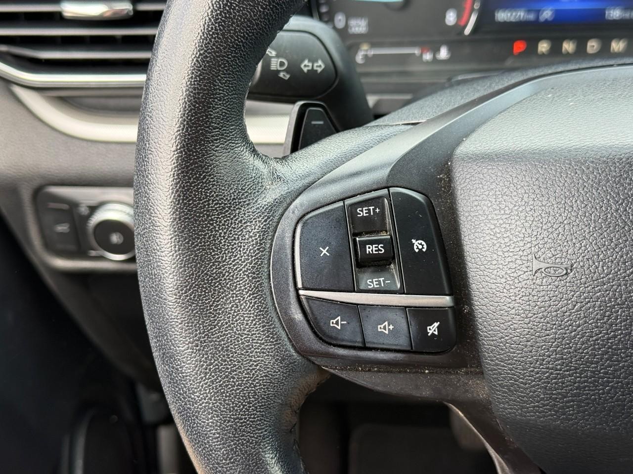 Ford Explorer Vehicle Full-screen Gallery Image 19