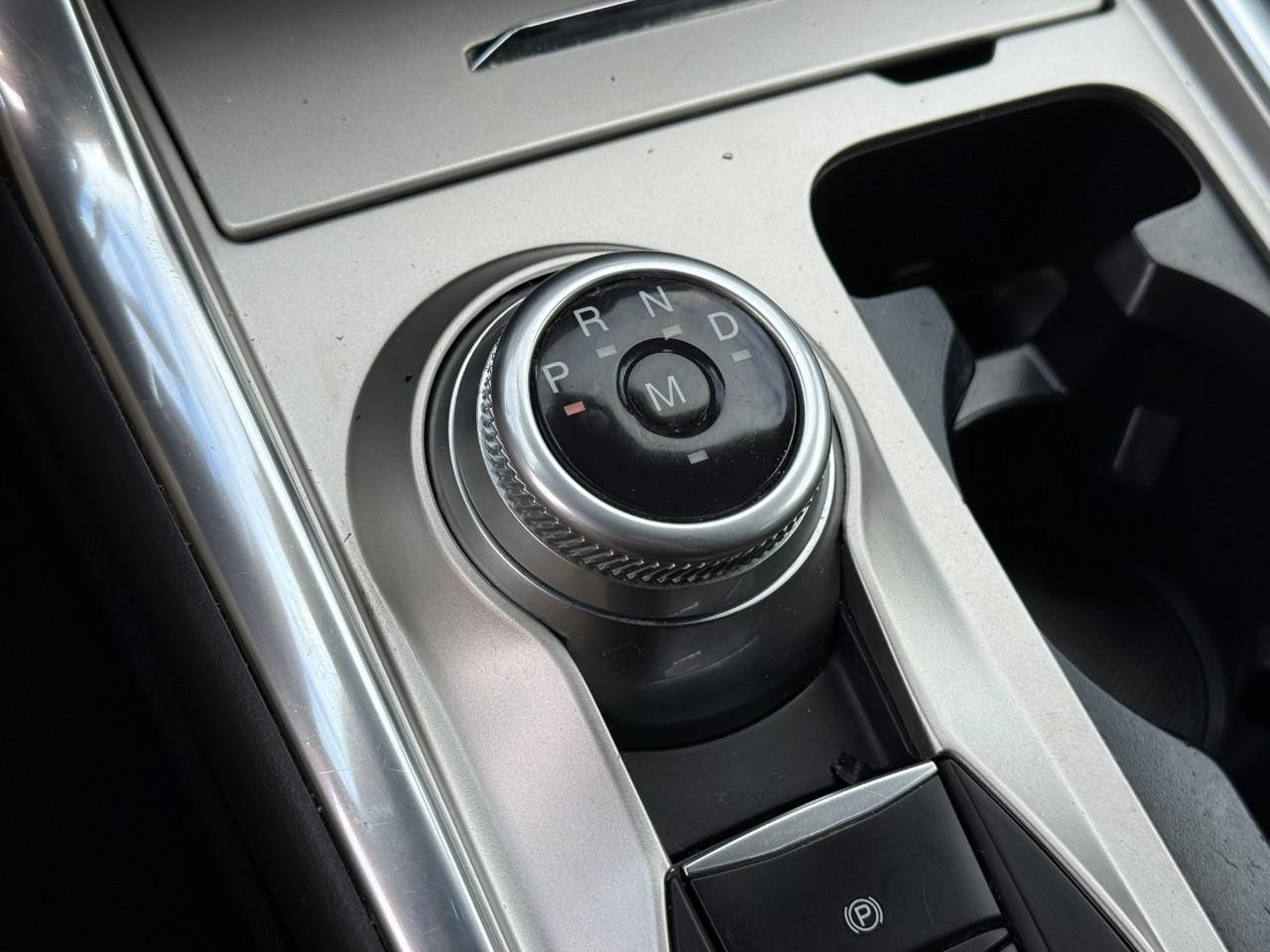 Ford Explorer Vehicle Full-screen Gallery Image 22