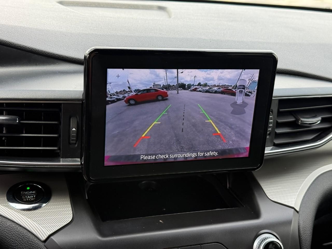 Ford Explorer Vehicle Full-screen Gallery Image 23