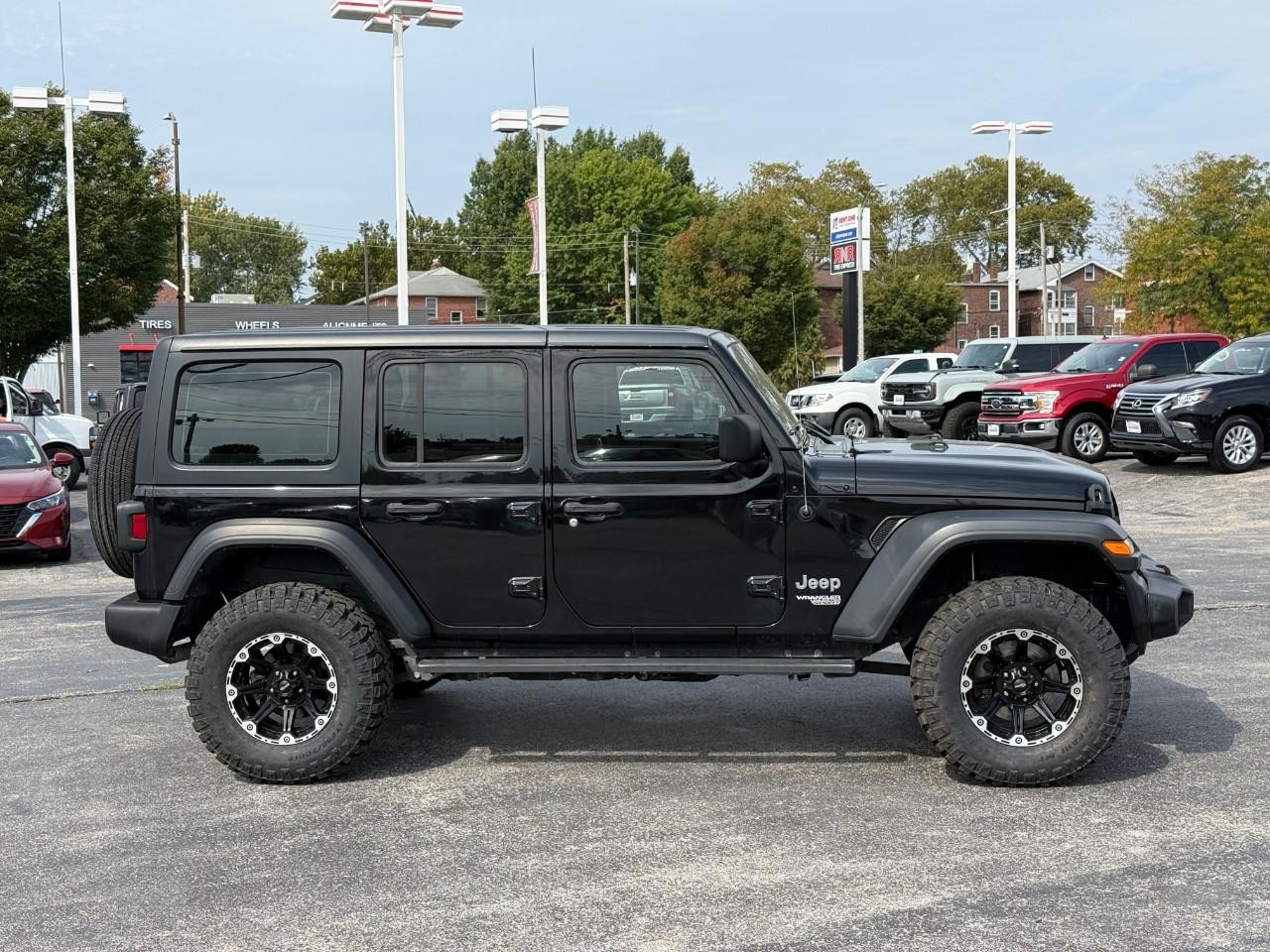 Jeep Wrangler Unlimited Vehicle Full-screen Gallery Image 05