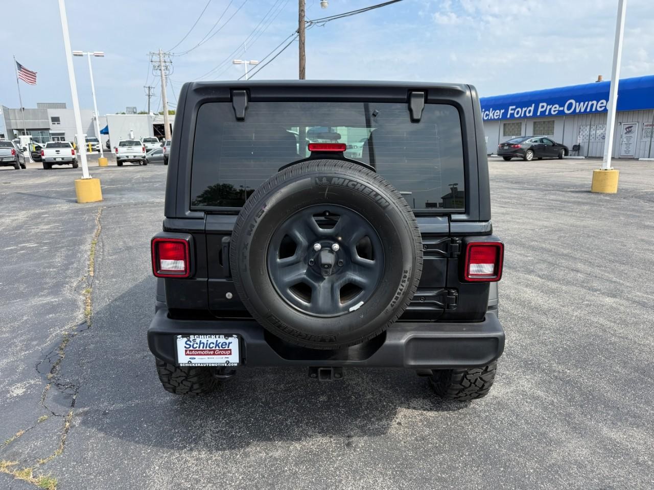 Jeep Wrangler Unlimited Vehicle Full-screen Gallery Image 06