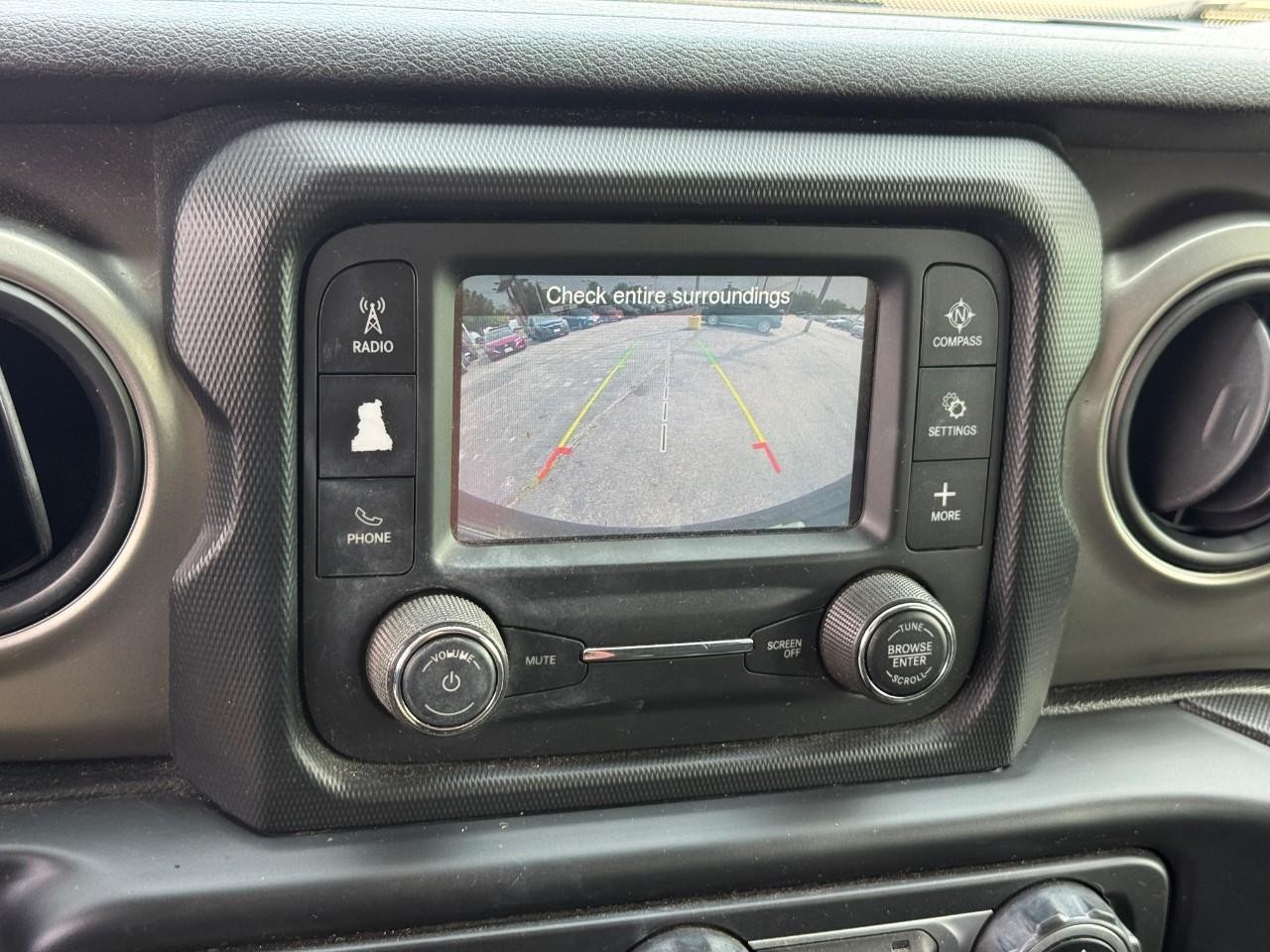 Jeep Wrangler Unlimited Vehicle Full-screen Gallery Image 13