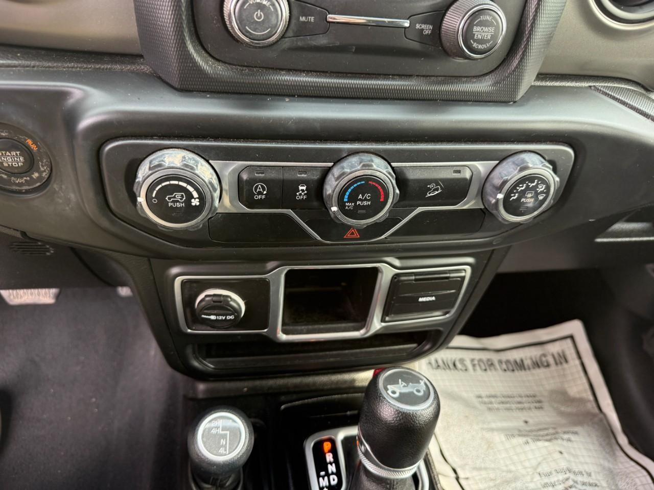 Jeep Wrangler Unlimited Vehicle Full-screen Gallery Image 15