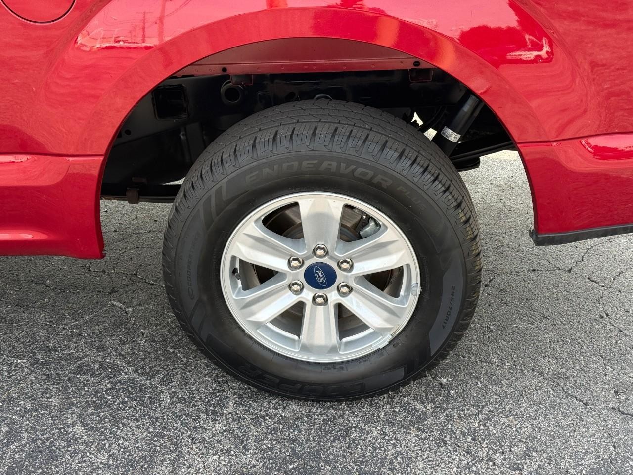 Ford F-150 Vehicle Full-screen Gallery Image 06
