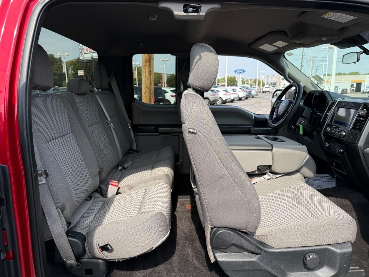 Ford F-150 Vehicle Full-screen Gallery Image 10
