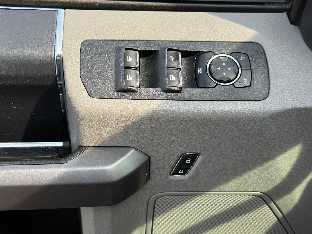 Ford F-150 Vehicle Full-screen Gallery Image 15