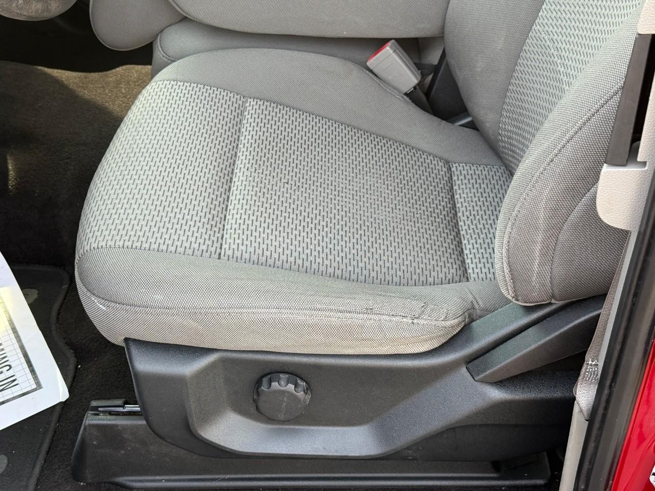Ford F-150 Vehicle Full-screen Gallery Image 16