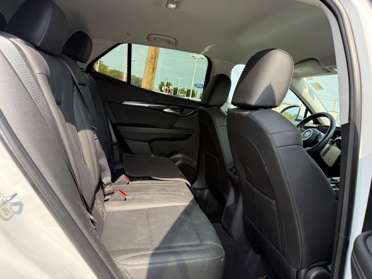 Buick Envision Vehicle Full-screen Gallery Image 10