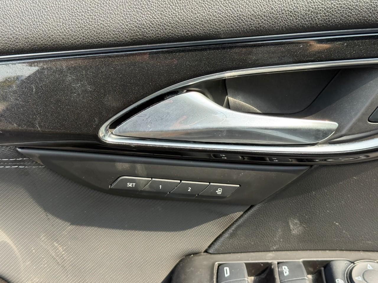 Buick Envision Vehicle Full-screen Gallery Image 17