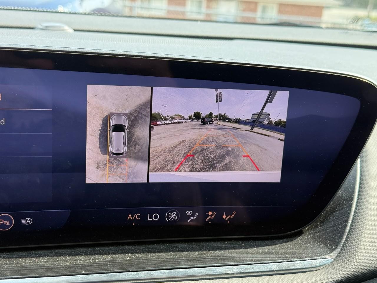 Buick Envision Vehicle Full-screen Gallery Image 23