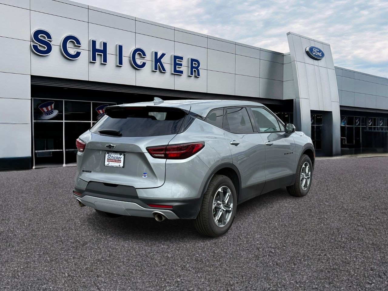 Chevrolet Blazer Vehicle Full-screen Gallery Image 02