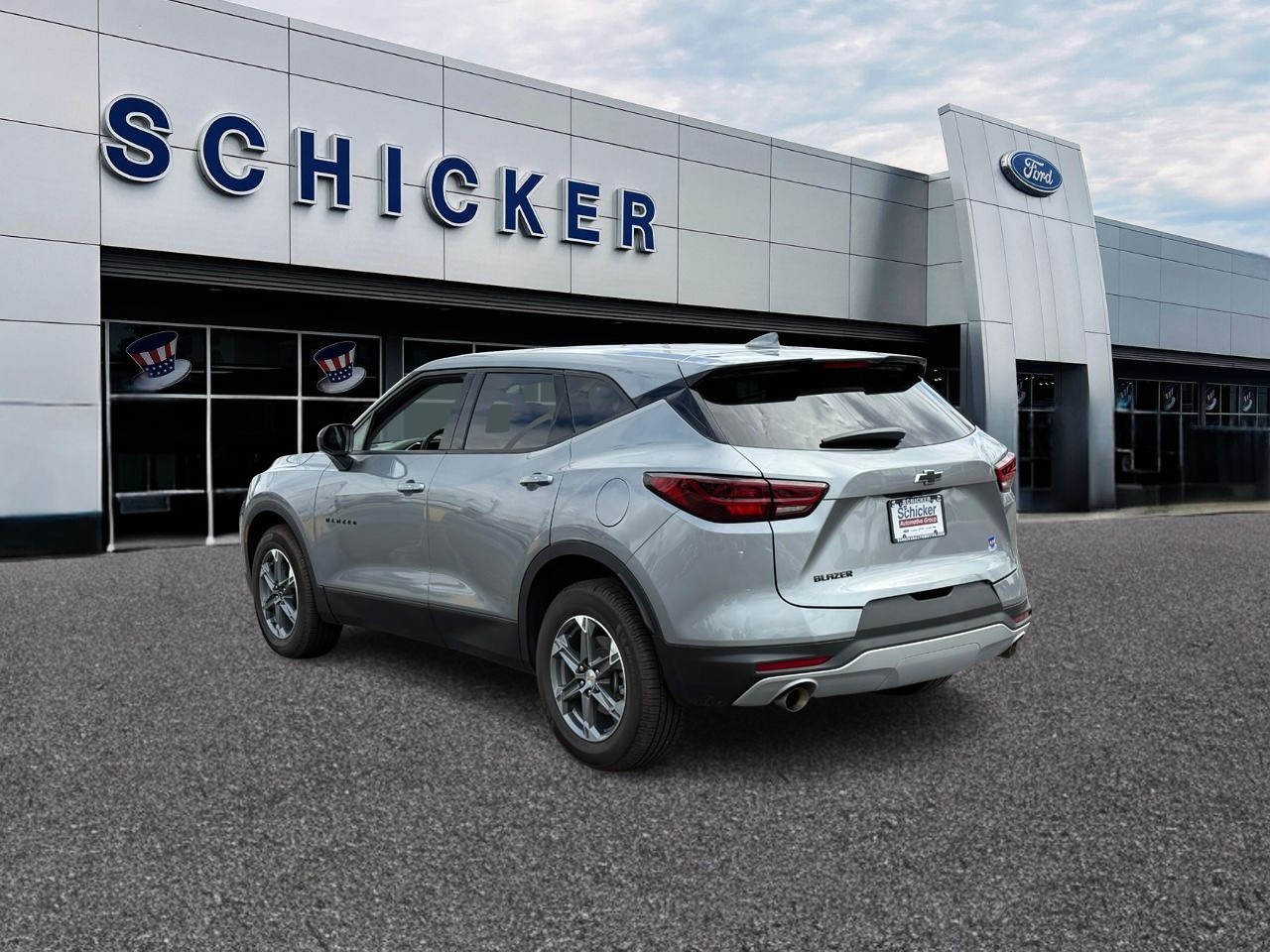 Chevrolet Blazer Vehicle Full-screen Gallery Image 03