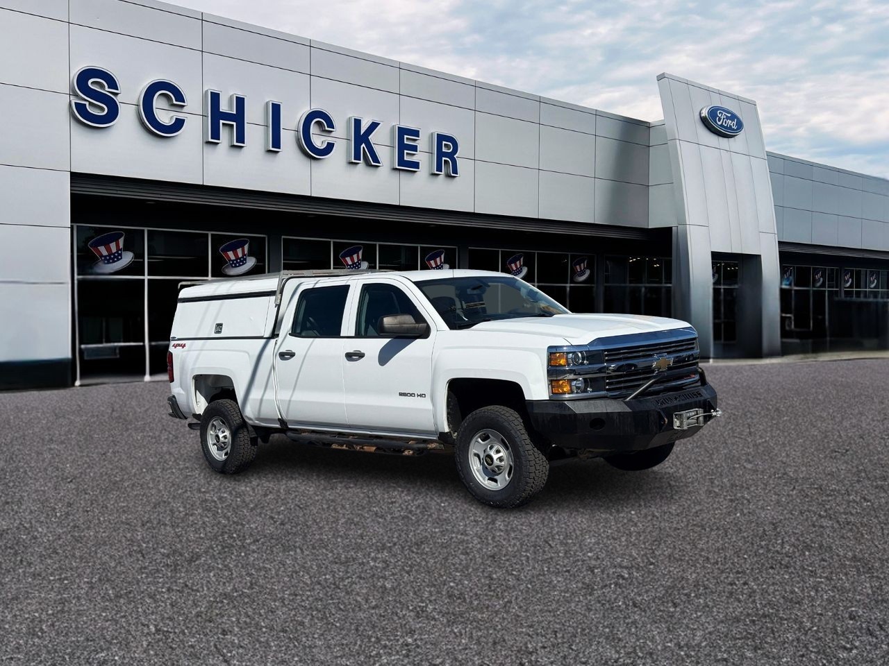 Chevrolet Silverado 2500HD Vehicle Full-screen Gallery Image 01