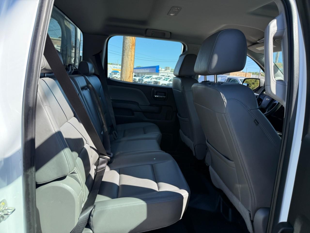 Chevrolet Silverado 2500HD Vehicle Full-screen Gallery Image 11