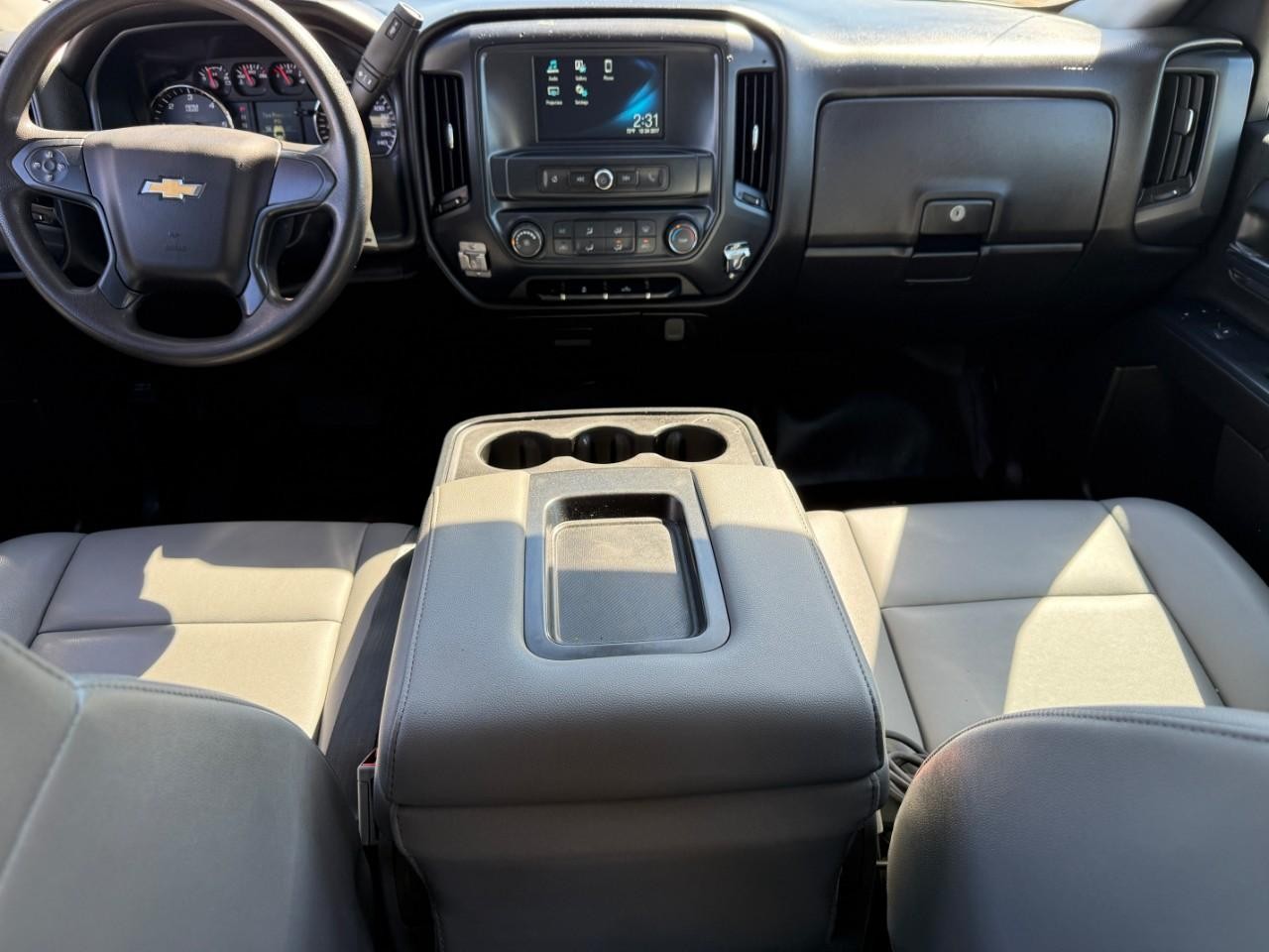 Chevrolet Silverado 2500HD Vehicle Full-screen Gallery Image 12