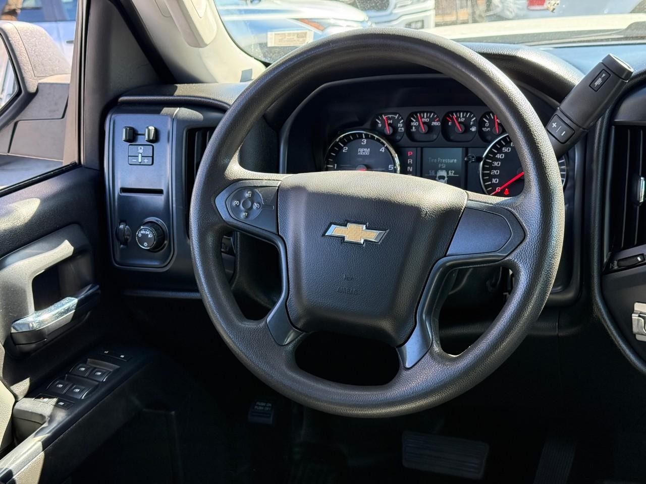 Chevrolet Silverado 2500HD Vehicle Full-screen Gallery Image 13
