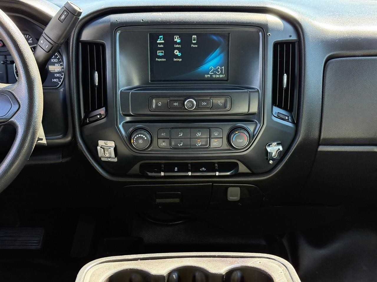 Chevrolet Silverado 2500HD Vehicle Full-screen Gallery Image 15