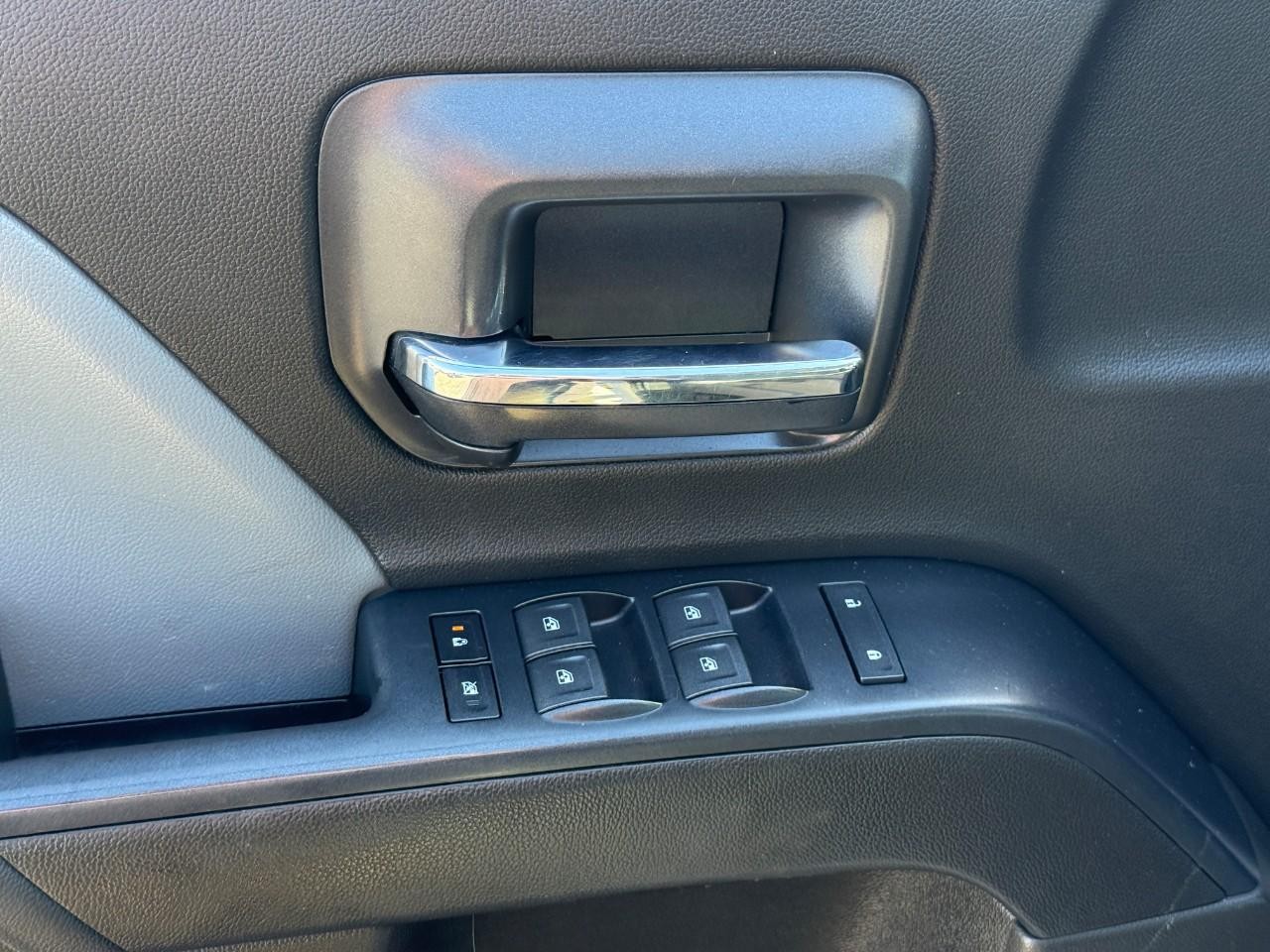 Chevrolet Silverado 2500HD Vehicle Full-screen Gallery Image 16