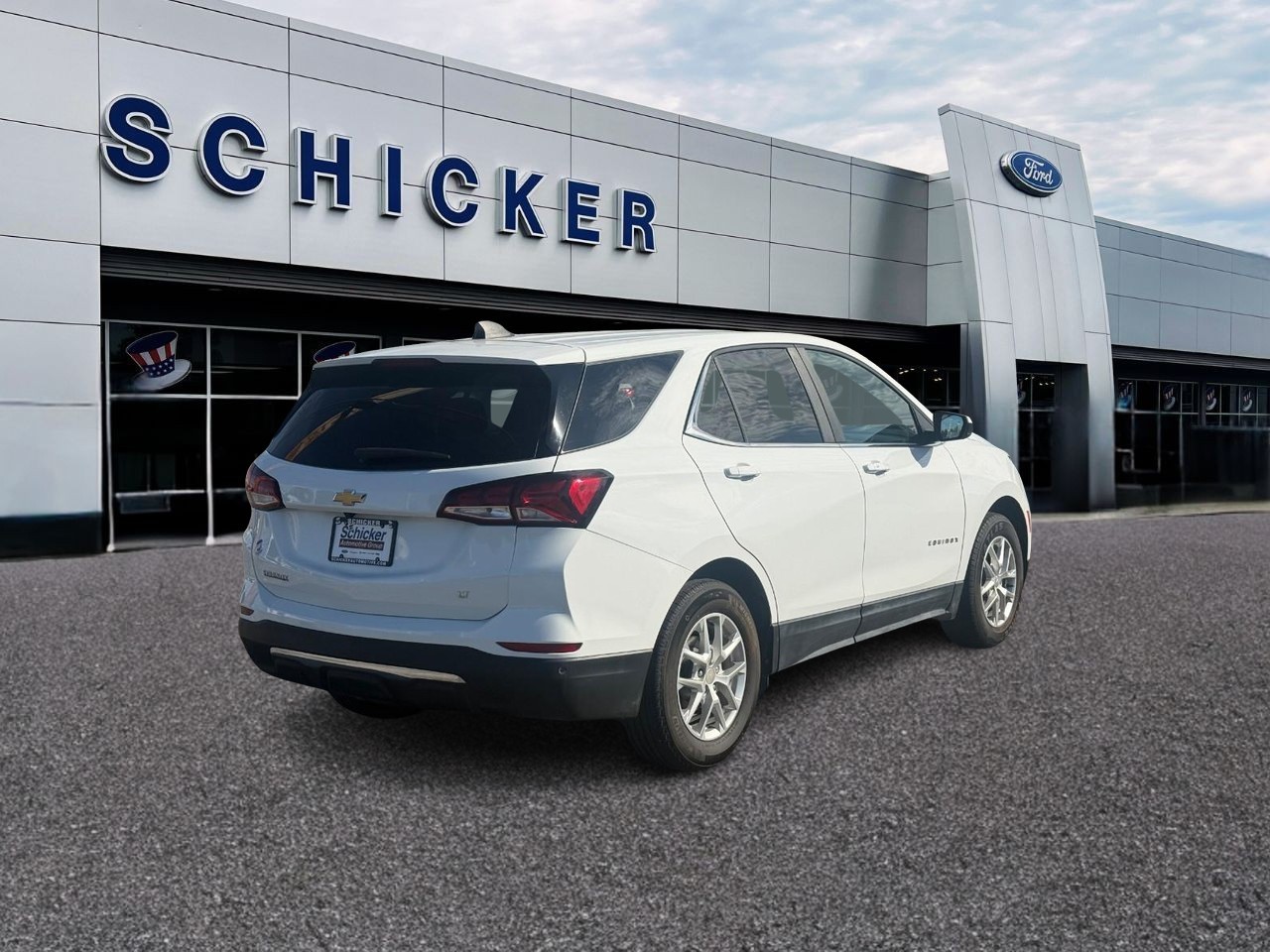 Chevrolet Equinox Vehicle Full-screen Gallery Image 02