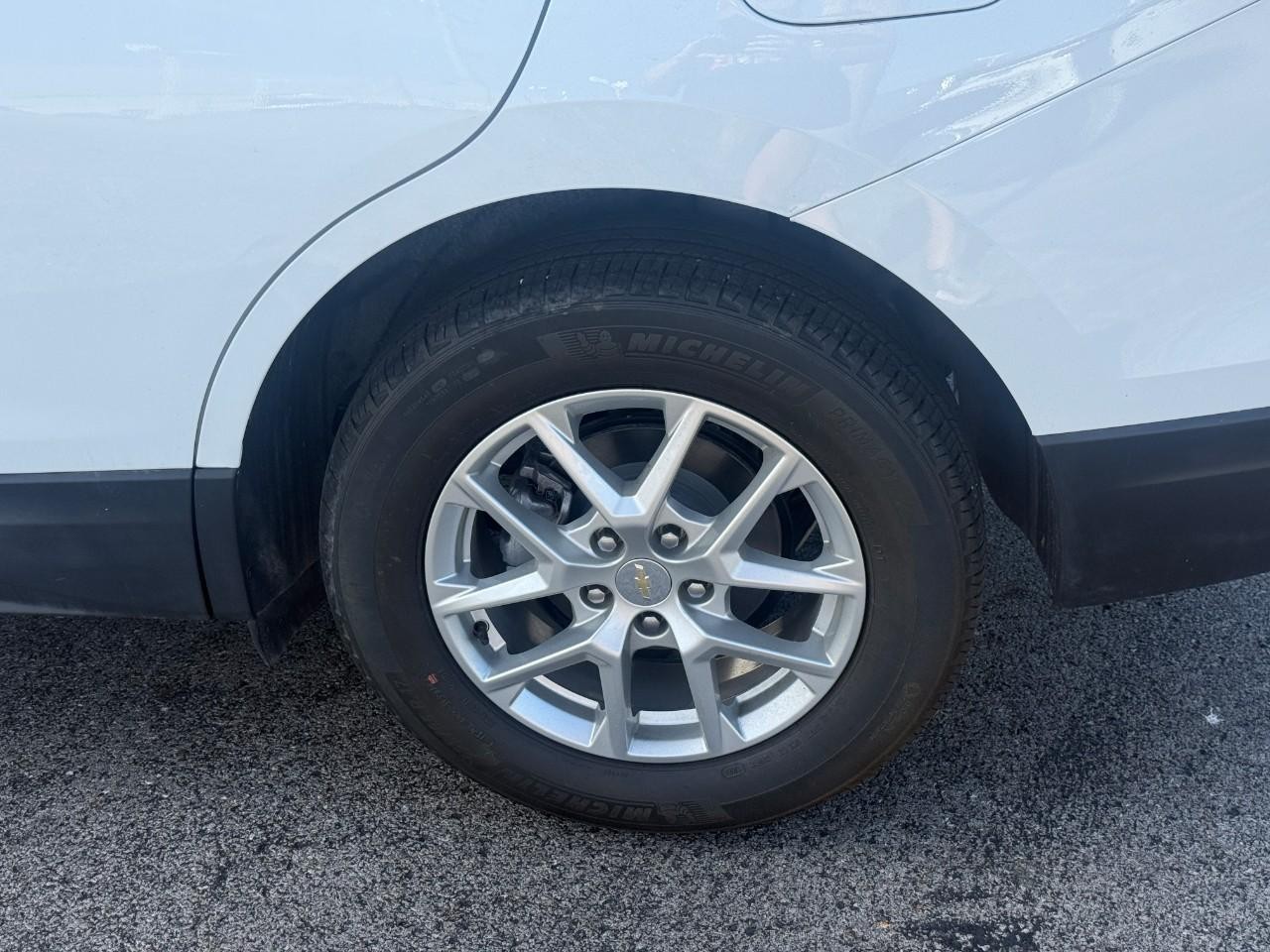 Chevrolet Equinox Vehicle Full-screen Gallery Image 06