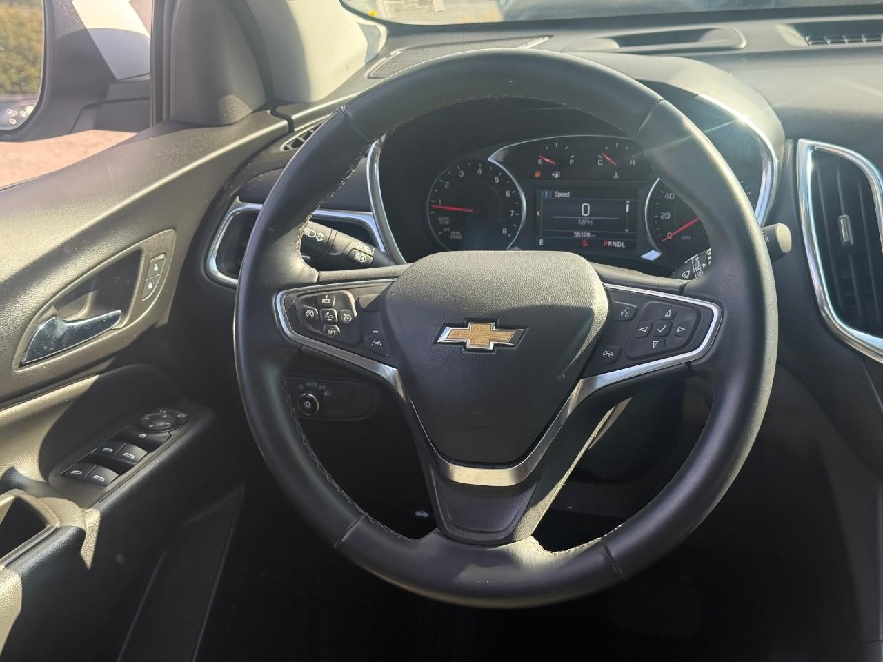 Chevrolet Equinox Vehicle Full-screen Gallery Image 12
