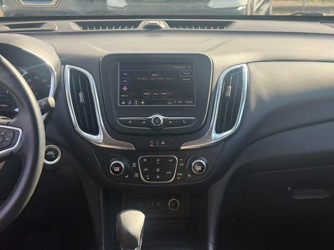 Chevrolet Equinox Vehicle Full-screen Gallery Image 13