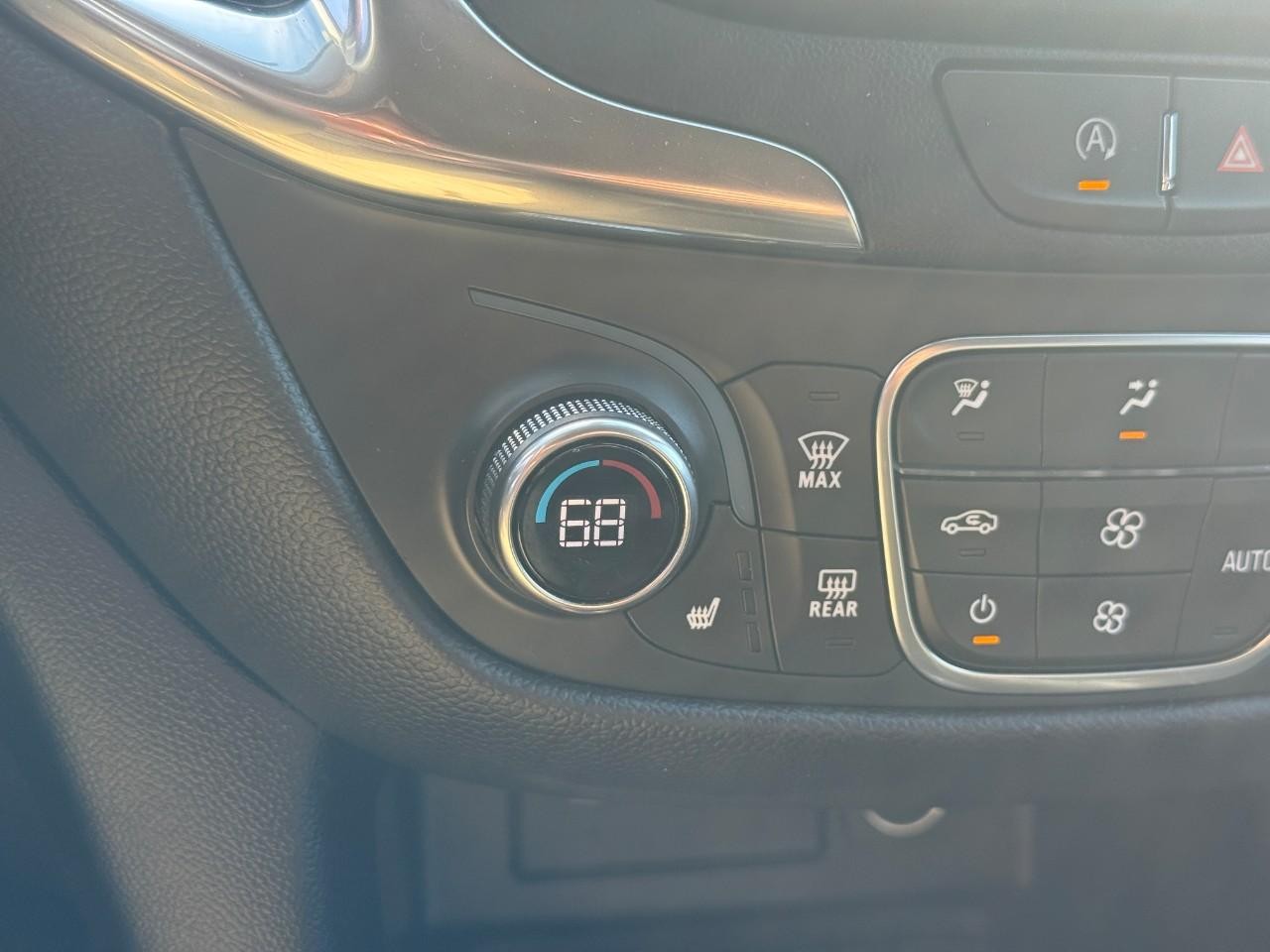 Chevrolet Equinox Vehicle Full-screen Gallery Image 21