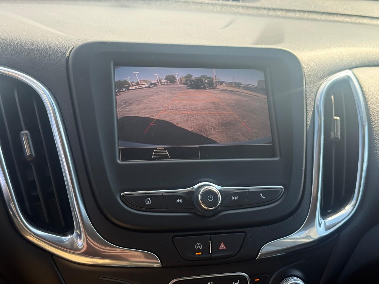 Chevrolet Equinox Vehicle Full-screen Gallery Image 23