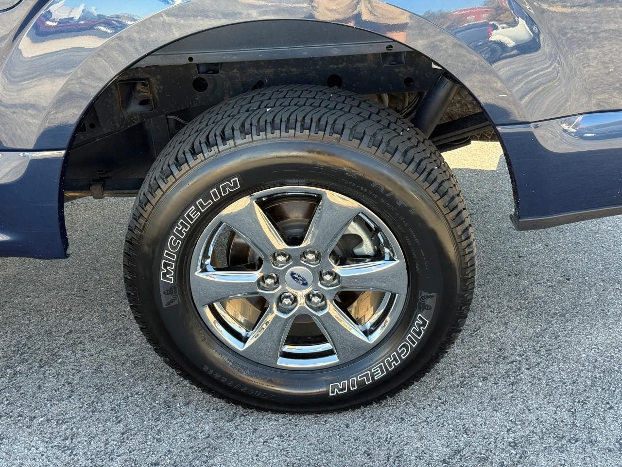 Ford F-150 Vehicle Full-screen Gallery Image 06