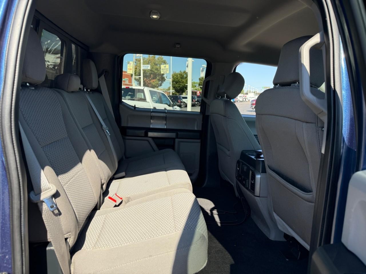 Ford F-150 Vehicle Full-screen Gallery Image 11