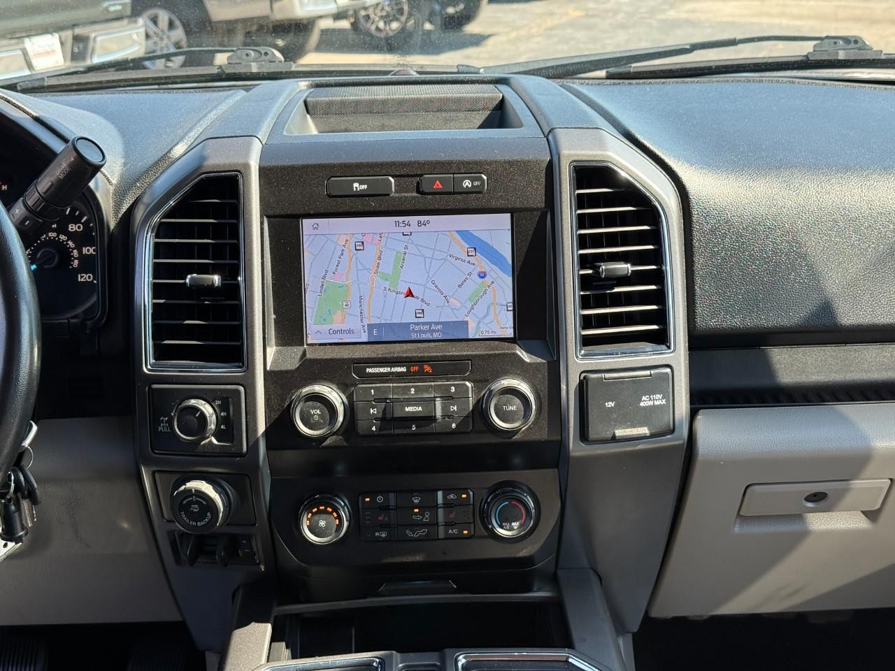 Ford F-150 Vehicle Full-screen Gallery Image 14