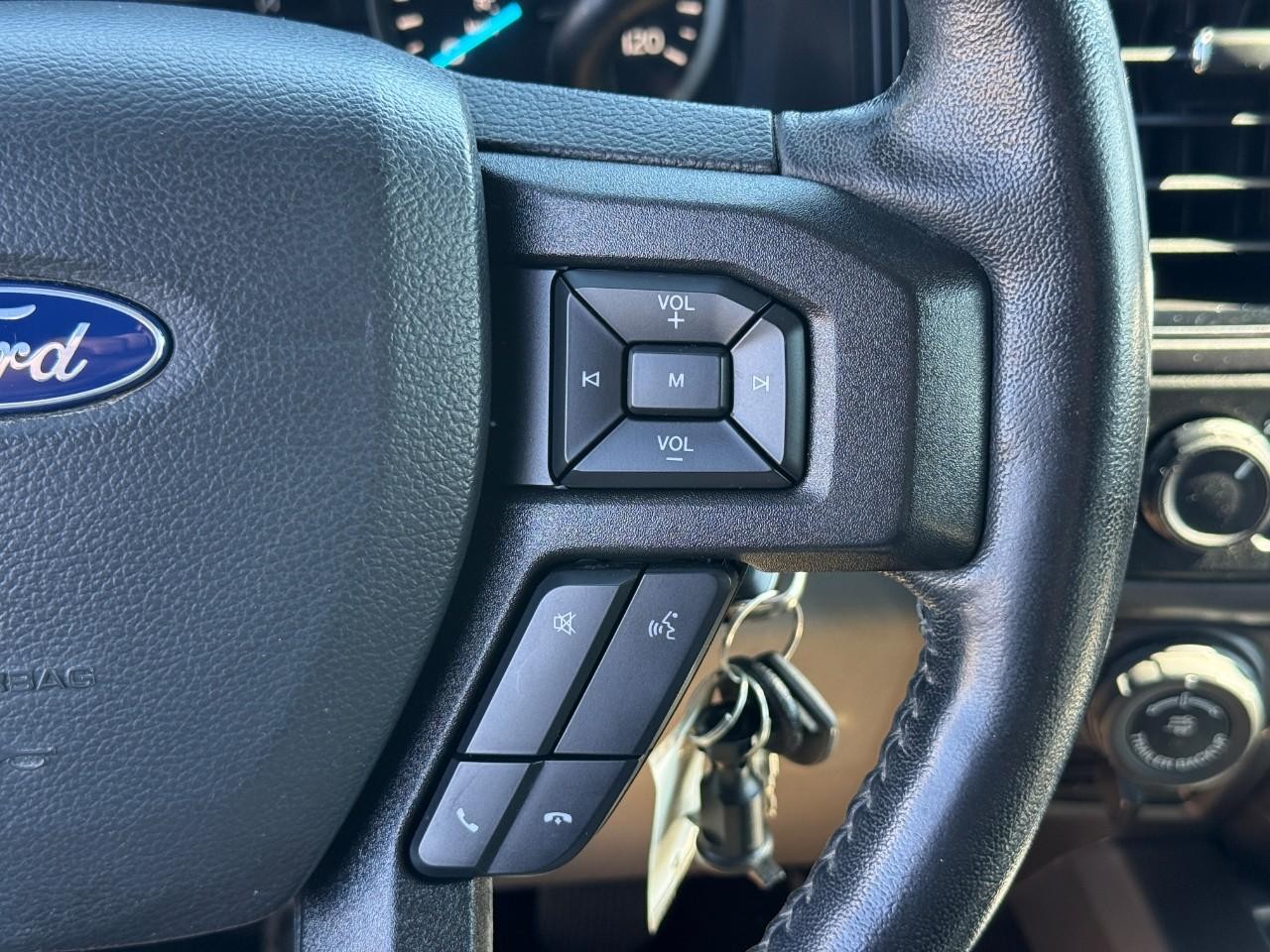 Ford F-150 Vehicle Full-screen Gallery Image 19