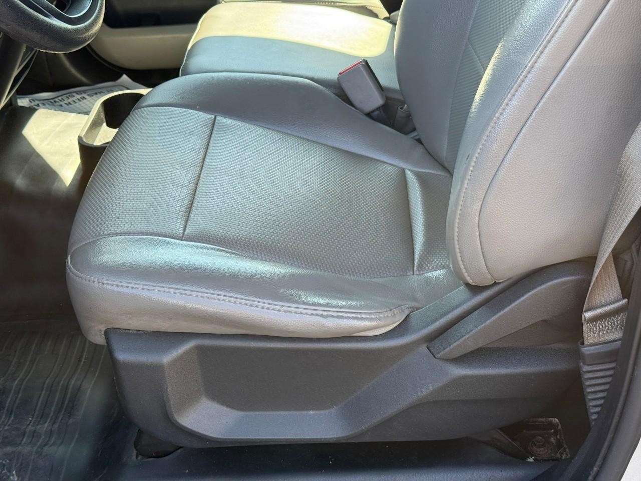 Ford F-150 Vehicle Full-screen Gallery Image 11