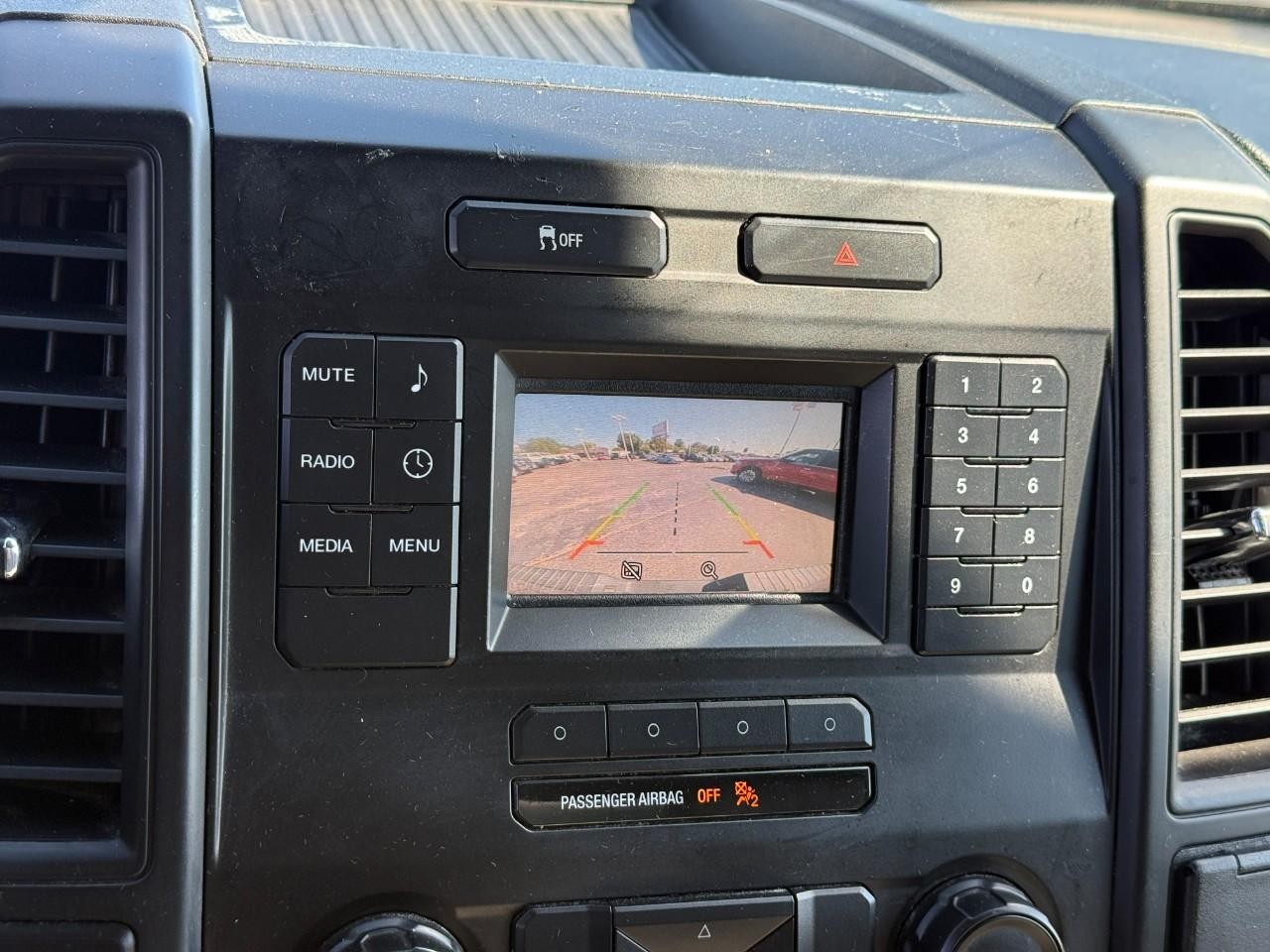 Ford F-150 Vehicle Full-screen Gallery Image 13