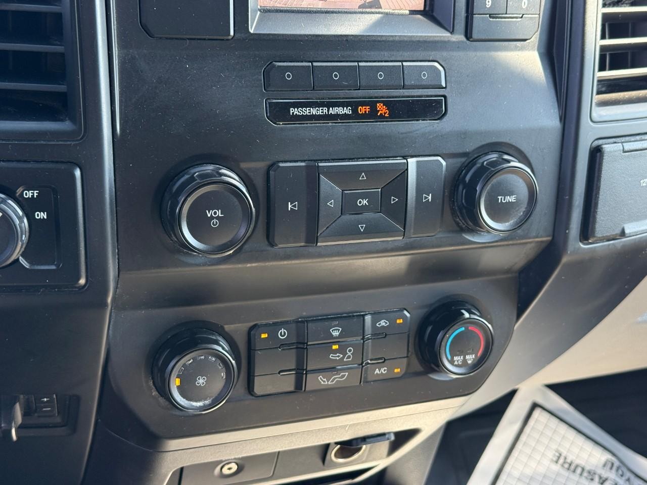 Ford F-150 Vehicle Full-screen Gallery Image 14