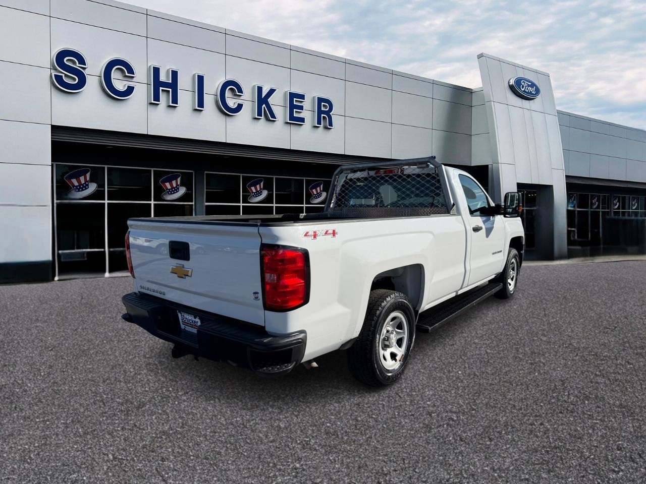 Chevrolet Silverado 1500 Vehicle Full-screen Gallery Image 02