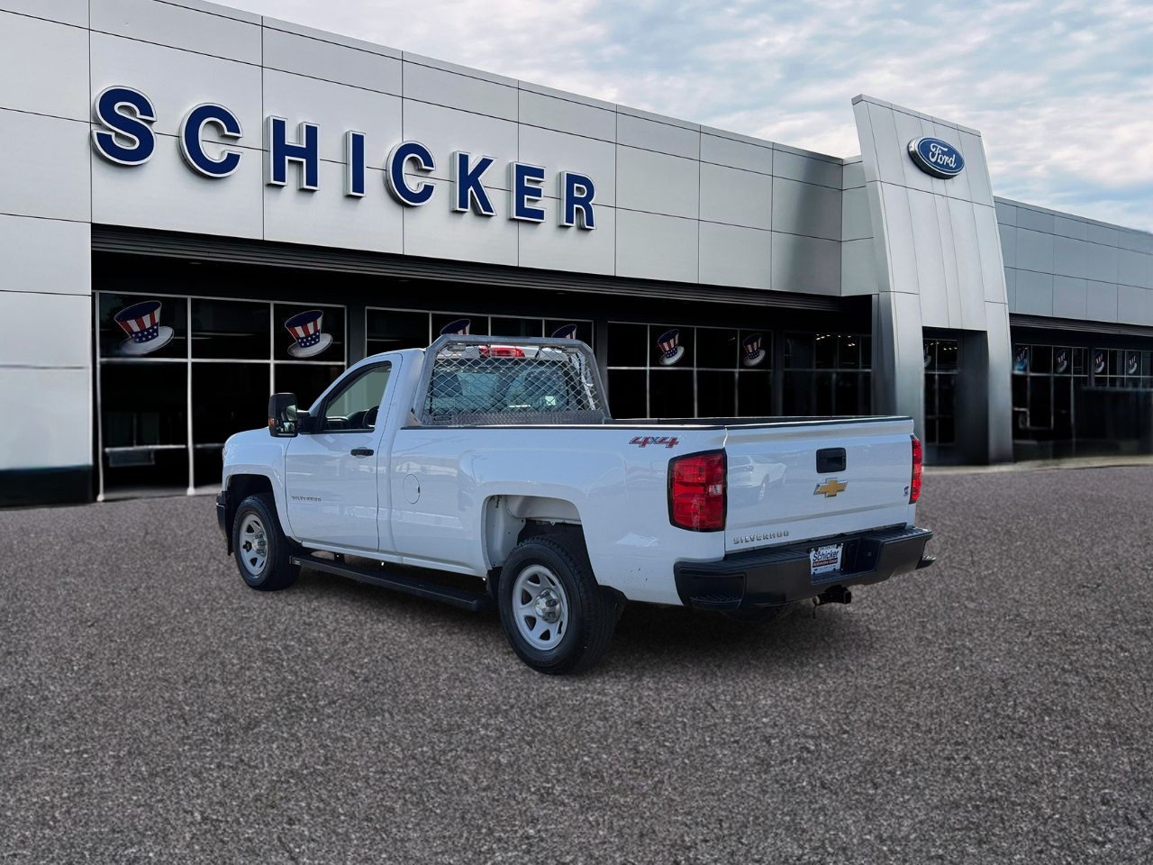 Chevrolet Silverado 1500 Vehicle Full-screen Gallery Image 03