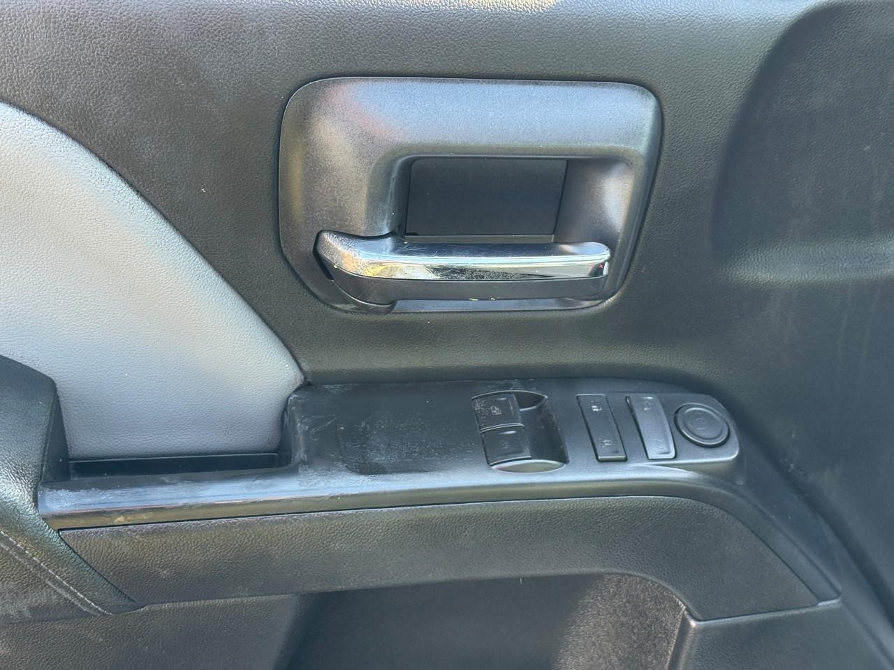Chevrolet Silverado 1500 Vehicle Full-screen Gallery Image 10