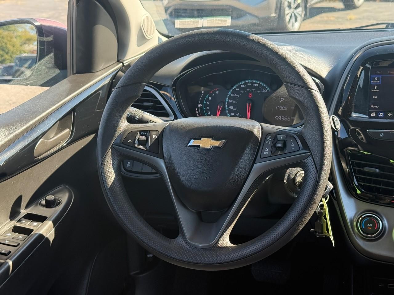 Chevrolet Spark Vehicle Full-screen Gallery Image 12
